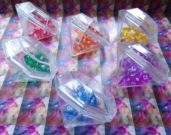 Goblin Click-Clack Gems; Juego de dados poliédricos de resina Pantone en miniatura con bóveda de almacenamiento de acrílico