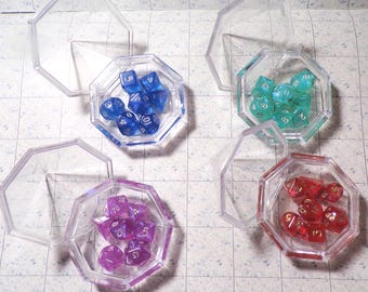 Dados poliédricos de resina con gema acrílica (bóveda) de la colección Goblin Click-Clack Gems Fire Opal.