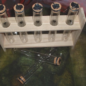 Niepowtarzalne upominki – napełnialna, ręcznie dmuchana szklana ampułka, korek z pieczęcią lakową