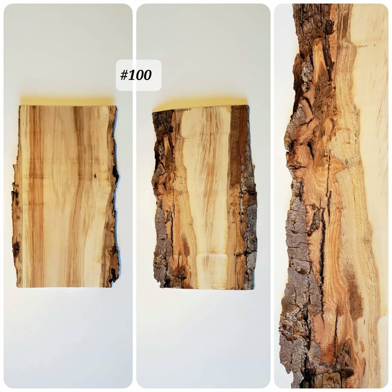 Puede incluir: Un primer plano de una losa de madera marr&oacute;n claro con un borde de corteza natural. La madera tiene un color marr&oacute;n claro con vetas marrones m&aacute;s oscuras. La madera es lisa y pulida. #100