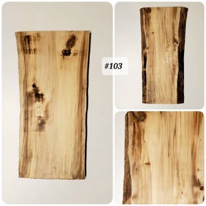 Puede incluir: Una gran losa de madera natural con un borde vivo. La madera tiene un color marr&oacute;n claro con vetas y nudos marrones oscuros. La losa es #103.