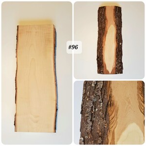 Puede incluir: Una losa de madera marr&oacute;n claro con un borde de corteza natural. La madera tiene un patr&oacute;n de veta claro y mide aproximadamente 46 cm de largo y 15 cm de ancho. #96