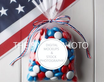 Patriotisches 4. Juli-Aufkleber-Etikett-Mockup, Etiketten-Mockup, leere Tüte mit roten, weißen und blauen Süßigkeiten-Mockup, Geschenk-Leckerli-Taschenanhänger, Party-Geschenk-Mockup