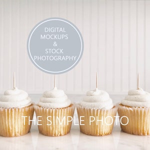 White Cupcake Topper Foto,Cupcake Mockup, Foto di Cupcake, Styled Stock Photo, Foto Stock di Cupcake, Styled Cupcake,Blank Cupcake Topper