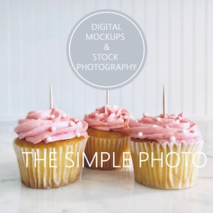 カップケーキ トッパー モックアップ、カップケーキ モックアップ、カップケーキの写真、スタイル付きストック写真、カップケーキのストック写真、スタイル付きカップケーキ、空白のカップケーキ トッパー