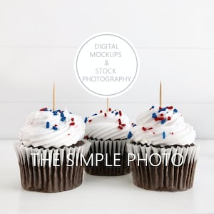 Mockup topper cupcake patriottico, mockup cupcake del 4 luglio, foto di cupcakes, foto di cupcakes, cupcakes in stile, topper cupcake compleanno