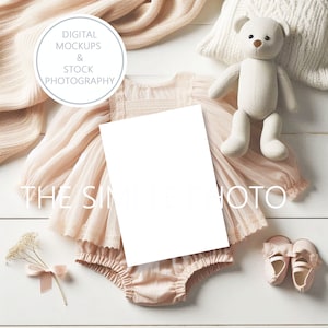 Maqueta de anuncio de nacimiento de niña boho Maqueta de invitación de baby shower beige Maqueta de invitación de baby shower bonita Maqueta de invitación 5x7