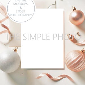 Blush Pink Convite de Natal Mockup Cartão de Natal Vertical em Branco Mockup de Convite para Festa de Fim de Ano Mockup de Convite 5x7