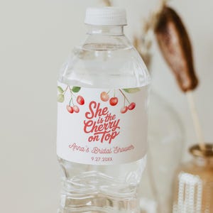 Étiquette de bouteille d'eau cerise, douche nuptiale cerise sur le gâteau, autocollant bouteille de boisson, modèle CANVA, imprimable, téléchargement immédiat #028WBL