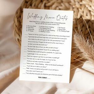 Pode incluir: Um jogo de casamento imprimível com uma lista de citações de filmes de casamento famosos e seus títulos de filmes correspondentes. O jogo pede aos jogadores que combinem as citações com o filme correto. O jogo inclui uma seção para que os jogadores contabilizem seu total de respostas corretas.