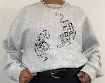 Vintage Tiger Shirt Indie Clothes Aesthetic Crewneck Oversized Sweatshirt Trendy Sweatshirt Graphic Alt Edgy Grunge Alternative Clothing