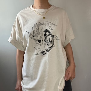 Koi Fish Aesthetic Shirt Japanese Street Wear Japanese t shirt Vintage Crewneck Luck Shirt Aesthetic Clothing Alt Clothing Japanese Art