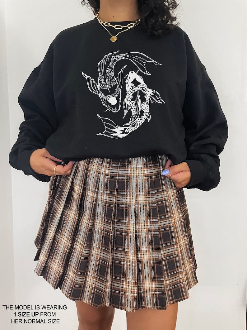 Koi Fisch Shirt Aesthetic Japanese Streetwear Indie Kleidung Vintage Oversized Crewneck Sweatshirt Alt Grunge Edgy Mall Goth Kleidung Y2K Bild 1