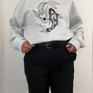Koi Fisch Shirt Aesthetic Japanese Streetwear Indie Kleidung Vintage Oversized Crewneck Sweatshirt Alt Grunge Edgy Mall Goth Kleidung Y2K Bild 2