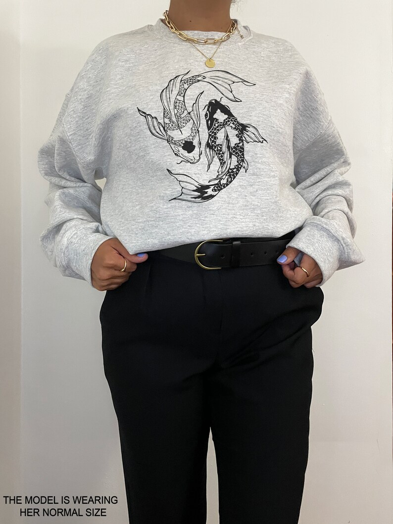 Koi Fisch Shirt Aesthetic Japanese Streetwear Indie Kleidung Vintage Oversized Crewneck Sweatshirt Alt Grunge Edgy Mall Goth Kleidung Y2K Bild 2