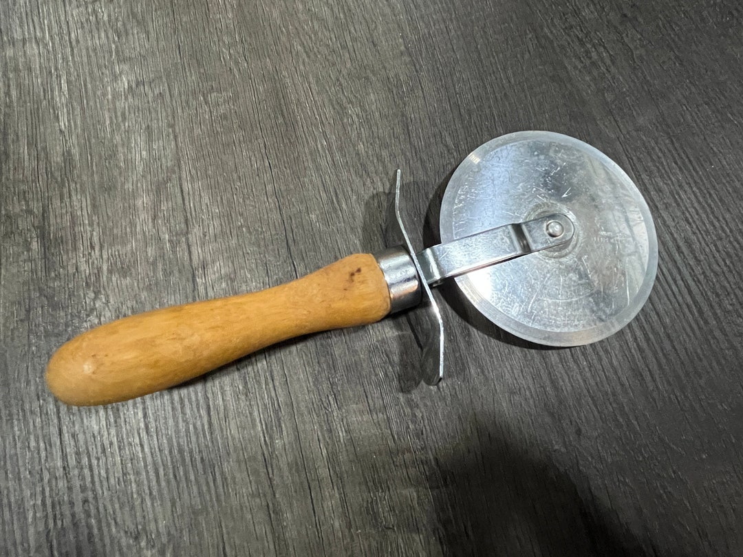 Vintage4 Pizza Cutter With Wood Handle Stainless Steel Hong Kong Wheel