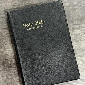 Vintage 1950&#39;s Holy Bible King James Version World Publishing Old and New Testaments