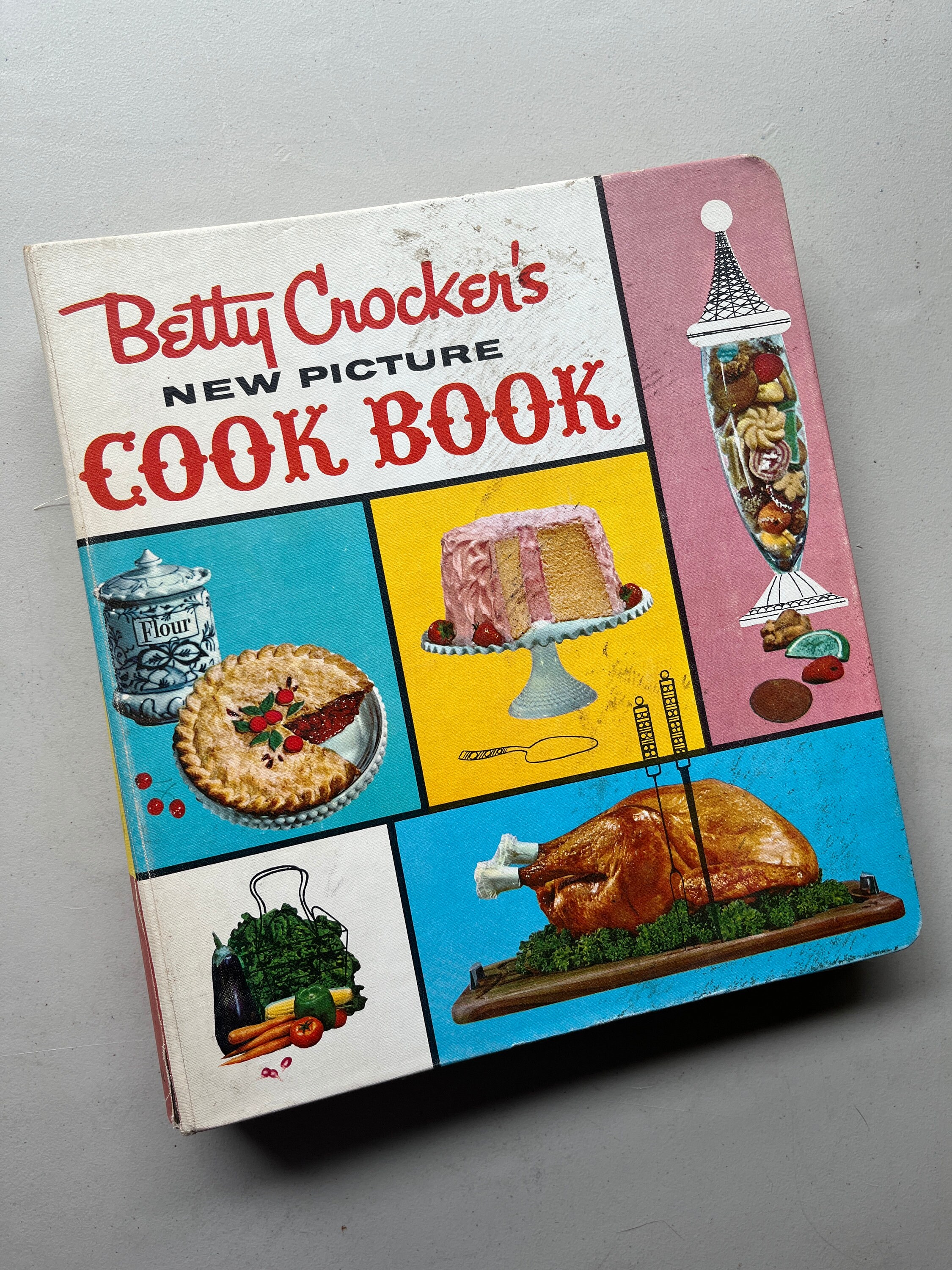 Vintage Betty Crocker CookbookBetty Crocker's New Picture CookbookMid