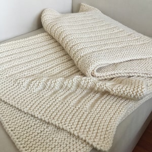 Blanket knitting pattern for many sizes . Easy throw blanket pattern for beginner . Cozy blanket knit pattern image 1