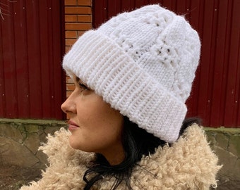 Easy Knit Hat Pattern for beginner . Simple knit description for Women Honeycombs Hat .