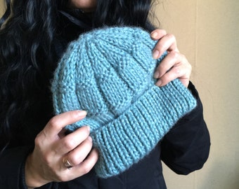 Patroon voor breimuts voor beginners. Eenvoudig gebreid mutspatroon. Unisex-hoedpatroon voor tieners en volwassenen