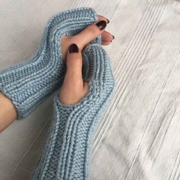 Knitting Pattern for Beginner , Fingerless Mittens Knit Pattern , Unisex Fingerless Mittens for Children , Teenagers and Adults .