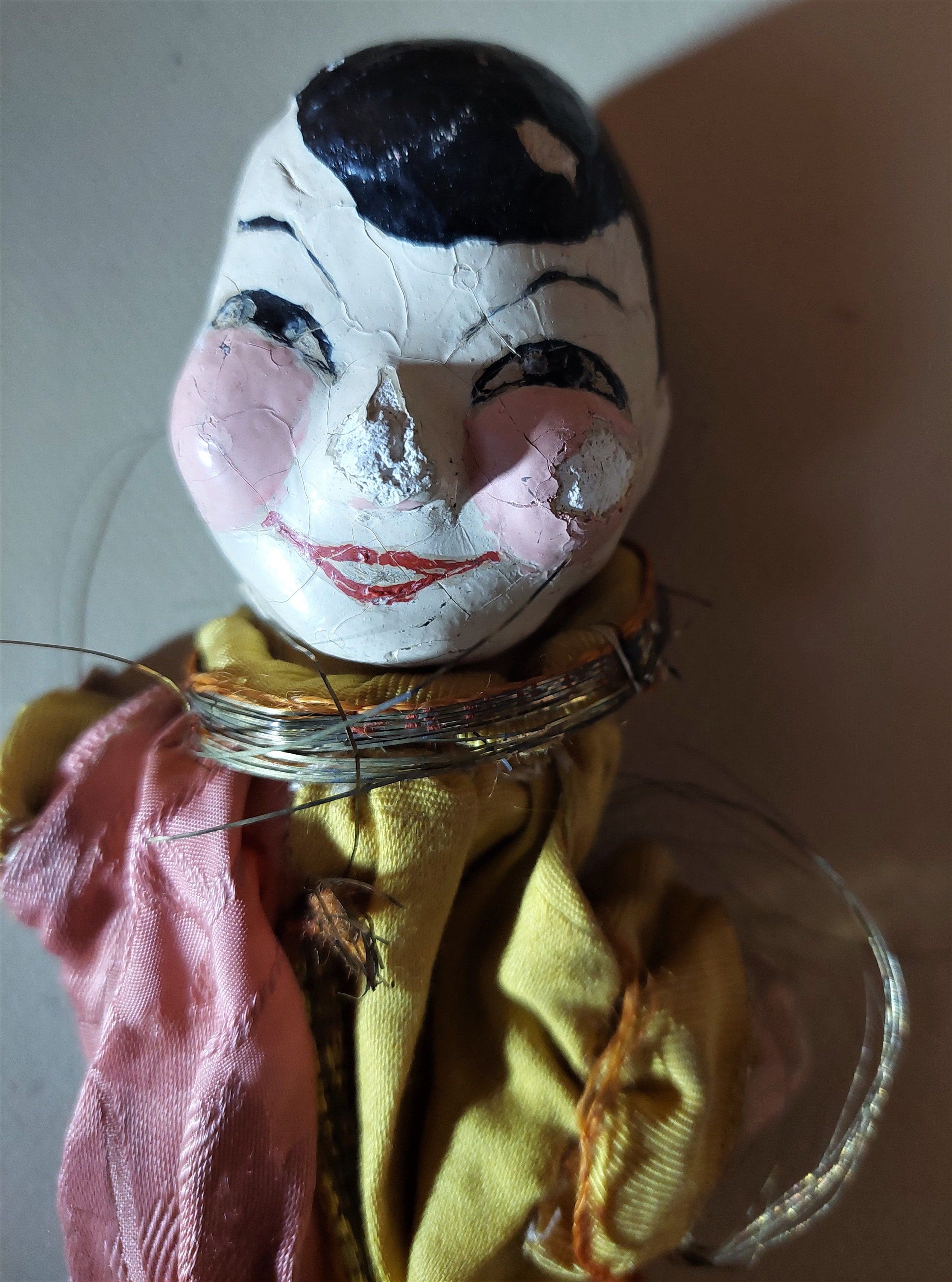 Cabinet de Curiosités Marionnette Ancienne en Plâtre Asie Centrale