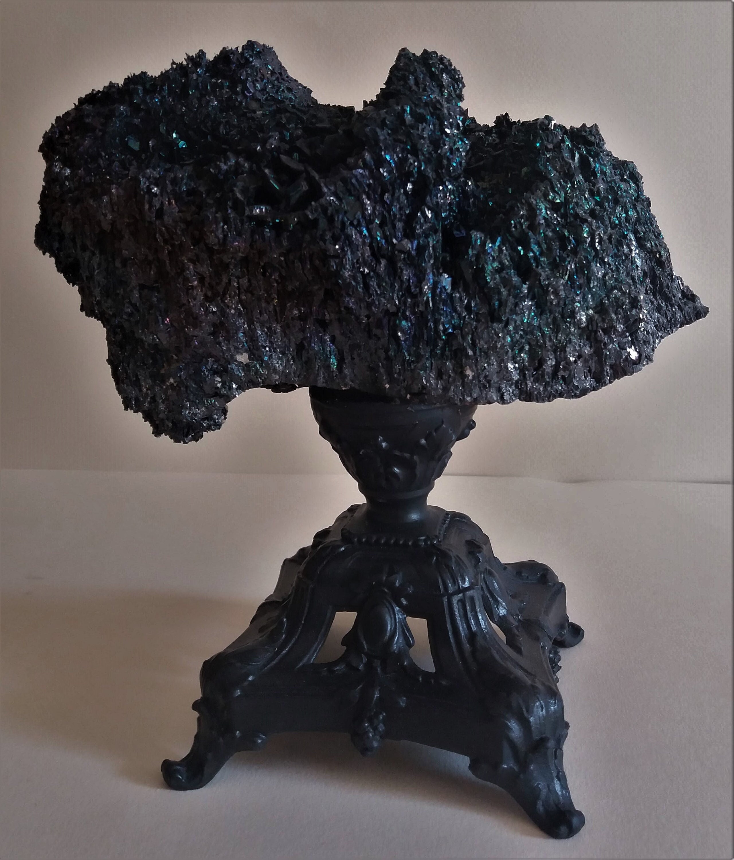 Cabinet de Curiosités Minéralogie Carbure Silicium 630 Gr sur Socle