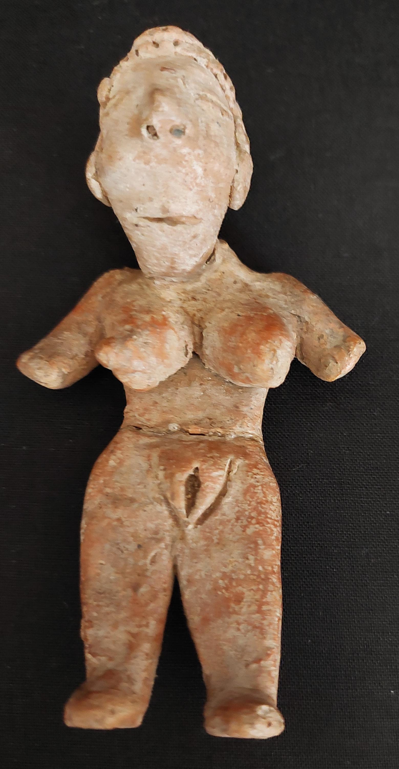 Statuette of Venus of fertility Colima Mexico preclassic period