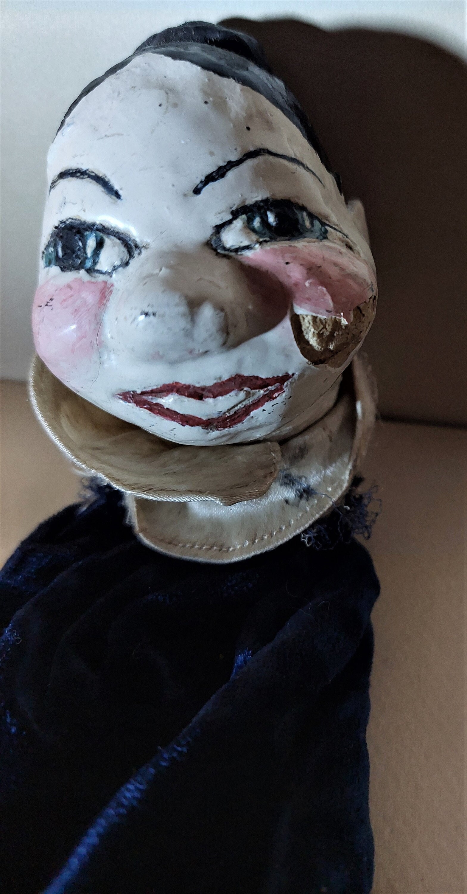 Cabinet de Curiosités Marionnette Ancienne en Plâtre Asie Centrale