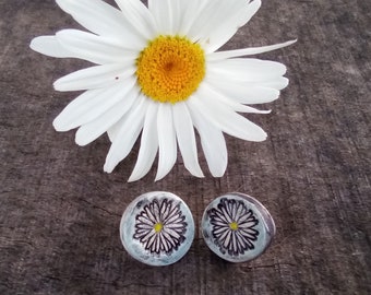 Porcelain Daisy stud earrings