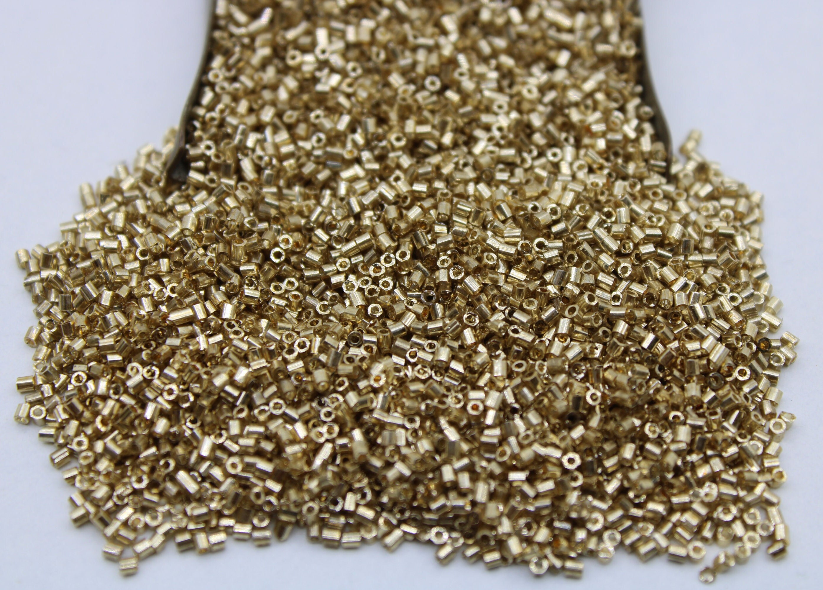  Embroiderymaterial 10/0 Seed Beads Glass Beads for  Craft,Jewelry Making and Embroidery (100gm, Antique Gold) : Arts, Crafts &  Sewing