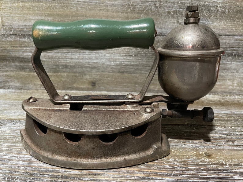Antique Royal Model D Gas Iron Early Century Royal Gas Powered Sad
