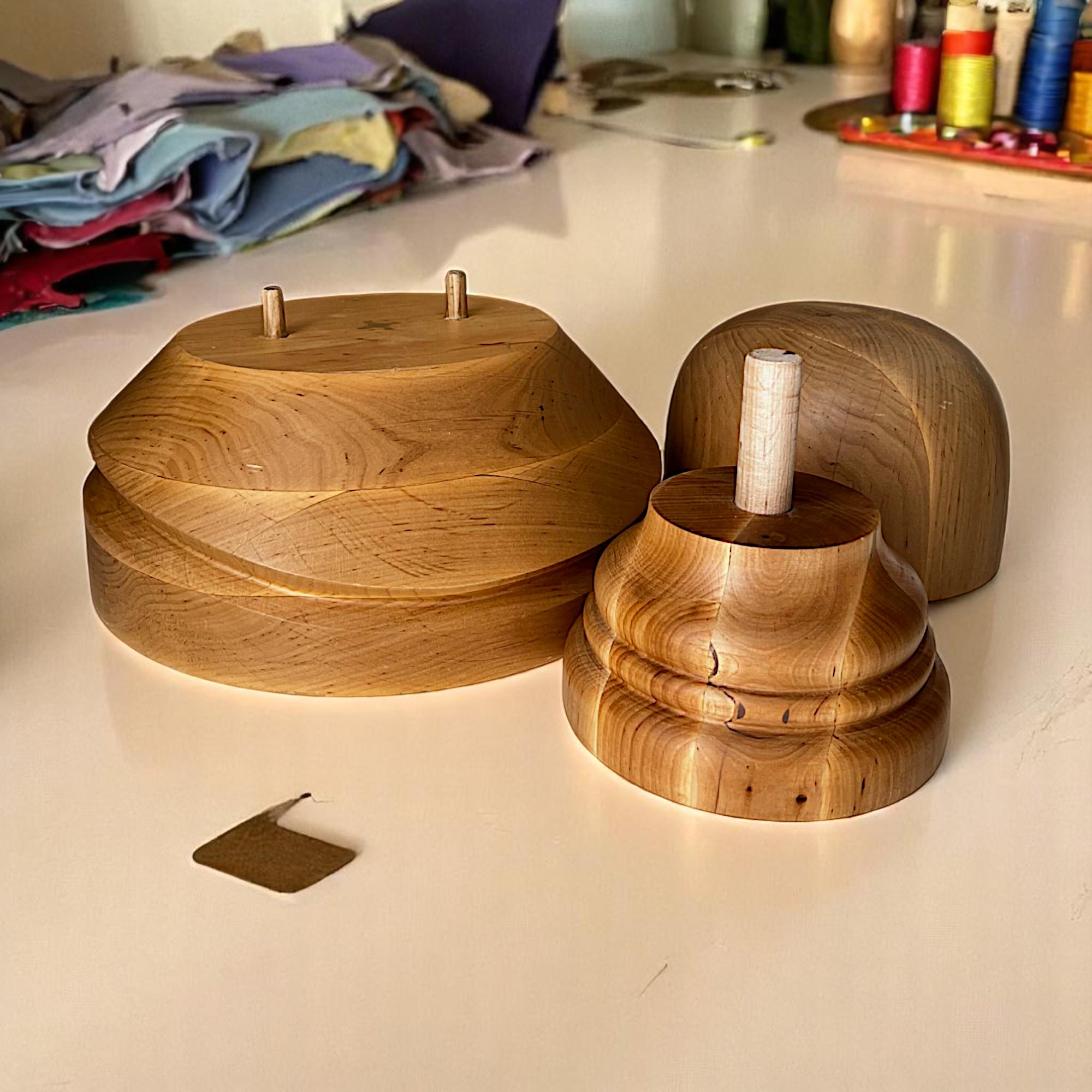 Handgemachter Hutblock Aus Holz – 4 Größen Domed Fascinator Base Mit Ständer, B051