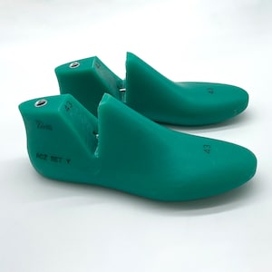 Vintage Shoe Last for DIY Shoes, Shoe Making Supplies, Plastic Boot Mold - Men&#39;s Sizes US 10/12 - EU 43/45