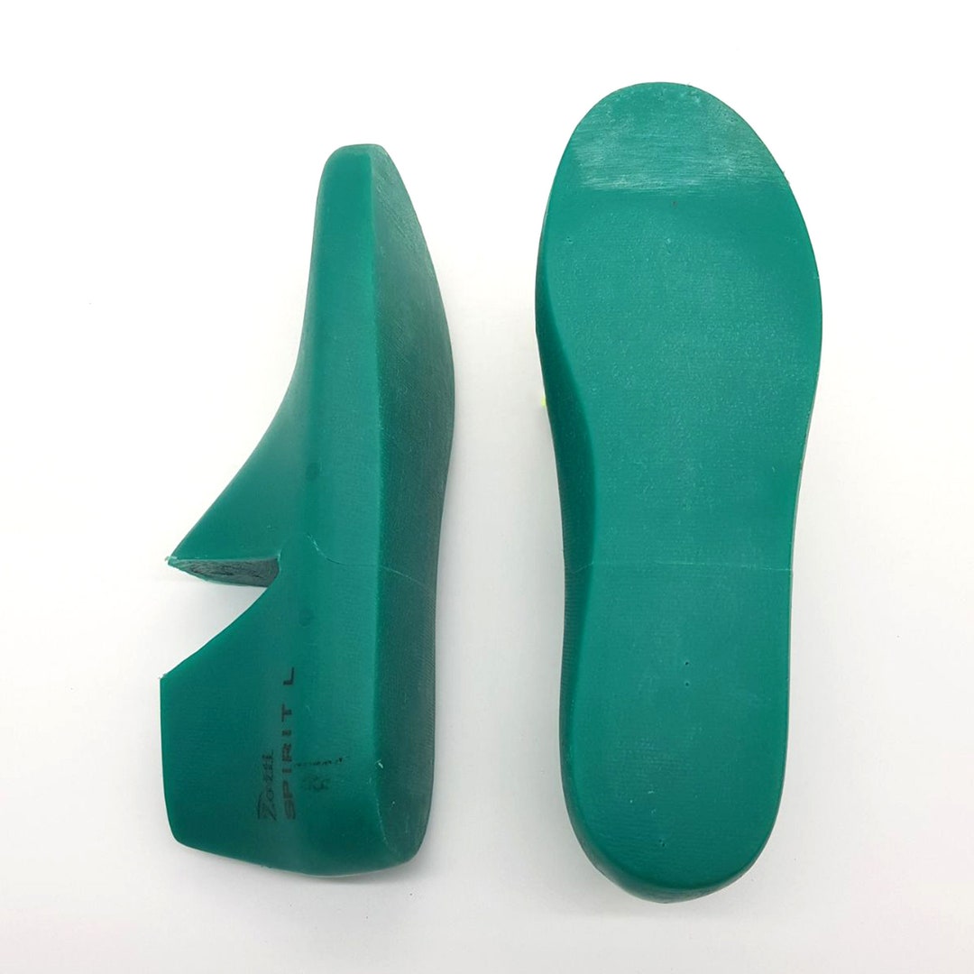 speed turf red black