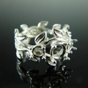 6186 Ring Setting Sterling Silver Size 7, 3 Stone (1)6mm and (2) 4mm Round Gems
