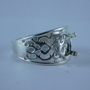 6691 Sterling Silver Ring Setting, 9x7 Oval Cabochon, Size 7.5