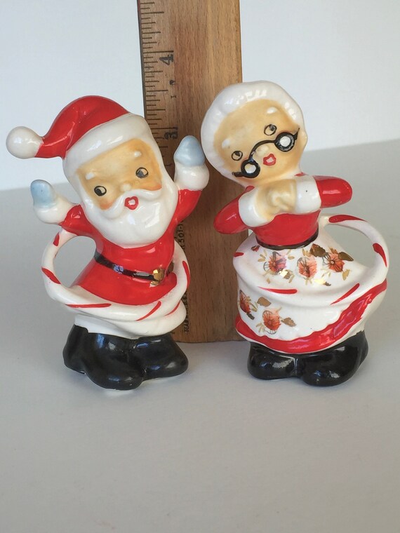 RESERVED Vintage Santa and Mrs Claus With Hula Hoops Salt