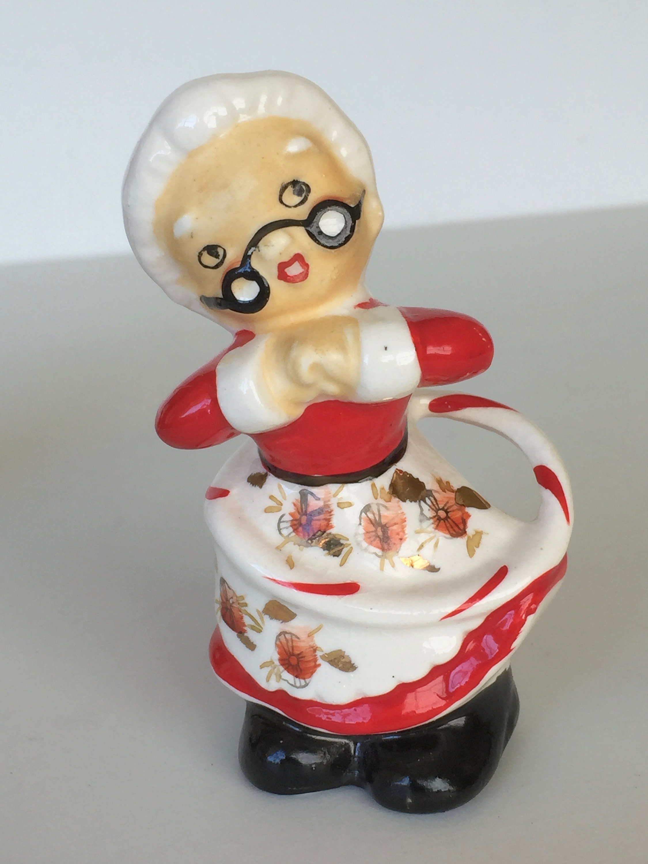 RESERVED Vintage Santa and Mrs Claus With Hula Hoops Salt
