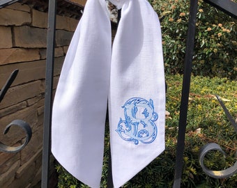 Fascia per ghirlanda in lino con monogramma: decorazione a forma di cestino ricamato