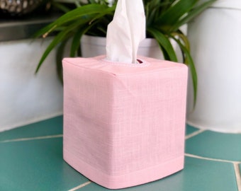 Överdrag till näsduksask i linne: Broderad mun, minimalistisk inredning