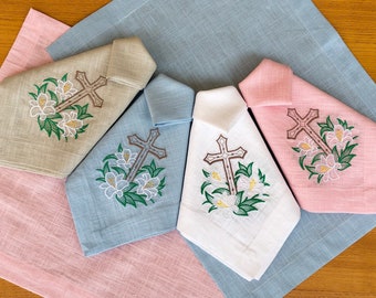 Broderade påskkorsservetter i linne: Vårdekoration på bordet