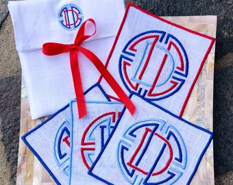 Haftowane lniane serwetki koktajlowe z monogramem: Patriotyczne Święto Czwartego Lipca