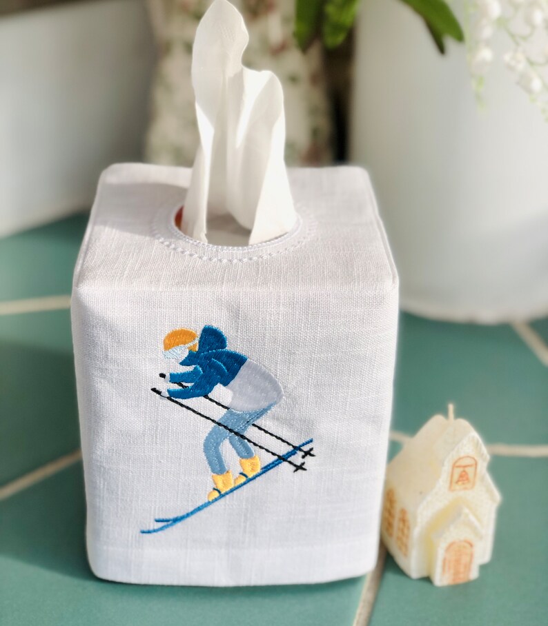 Broderat linnefodral till näsduksask: Vintersportdekor bild 6