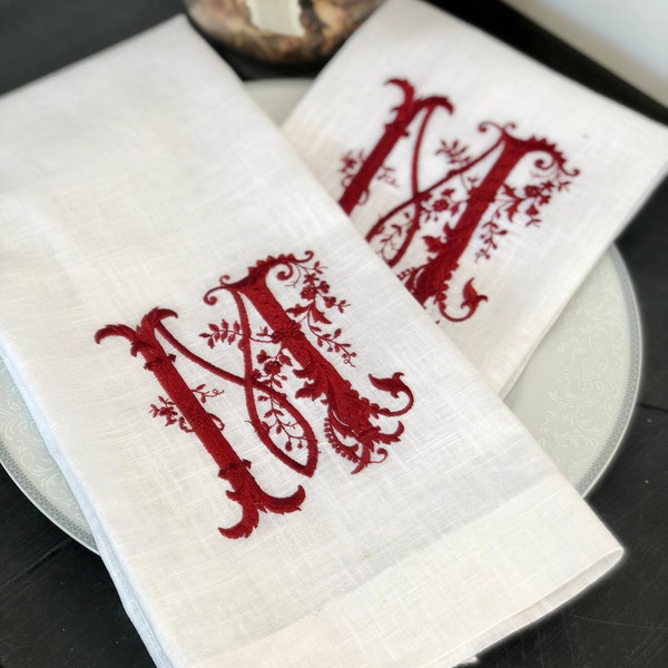 Serviette d’invité en lin monogrammé de Bourgogne, cadeau d’automne, monogrammes en broderie rouge foncé vin, serviette à main vintage personnalisée