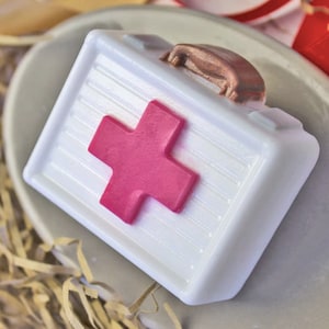 First Aid Kit Mold, Nurse Mold, Soap Mold, Medical Theme Bath Bomb Mold, Chocolate Mold, Cake Decoration Supplies, Doctor Theme Plastic Mold