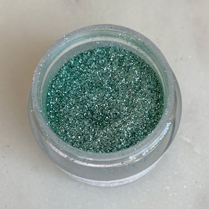 Edible Glitter by Sprinklify - EMERALD GREEN - High Shine Dust for Cakes, Cupcake Decorating, Baking Supplies, Made in USA, Shapem