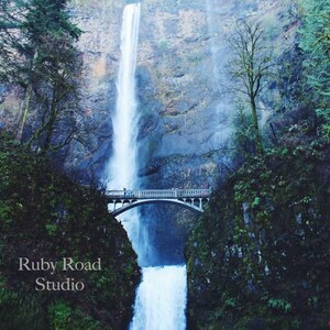 Multnomah Falls, Waterfalls, Oregon Falls, Downloadable Art, Digital Print, Home Decor, Natural Art, Dorm Decor
