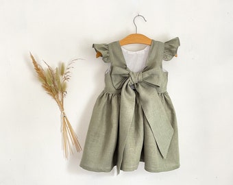 Salbeigrünes Boho-Blumenmädchenkleid, Boho-Outfit für den ersten Geburtstag, Mädchen-Leinenkleid
